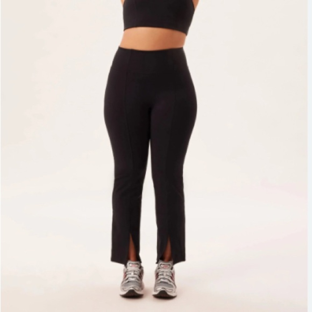 Girlfriend Collective Black Ankle Pants
Luxe Split Hem Legging size M
